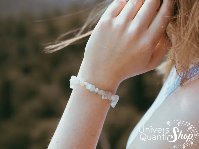 propriété de la pierre de lune, pierre de lune beige bracelet, univers quantic shop