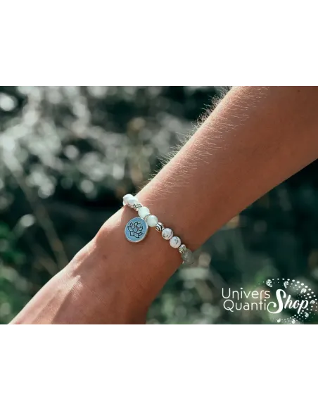 bracelet pierre naturelle femme, nouvelle ressource, bracelet lithothérapie porté sur un poignet femme