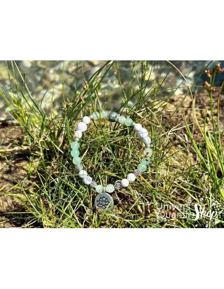 nouvelle ressource bracelet pour femme posé dans l'herbe