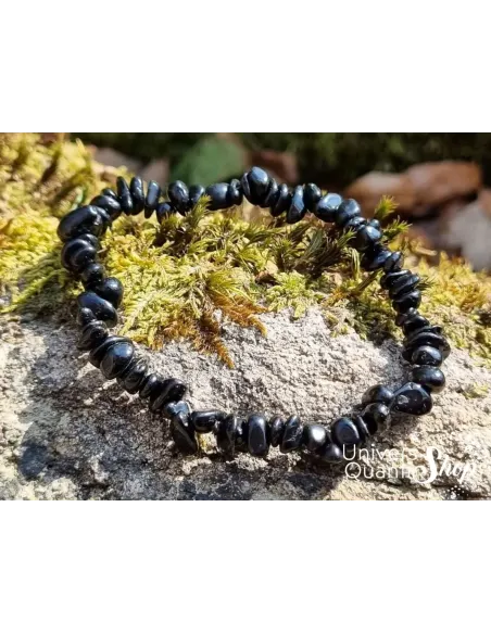 spinelle noir en bracelet baroque dans la forêt, qualité A