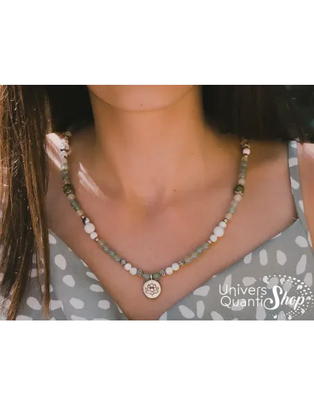 collier femme en pierres naturelles nouvelle ressource porté sur le cou d'une femme collier femme en pierres naturelles nouvelle ressource porté sur le cou d'une femme