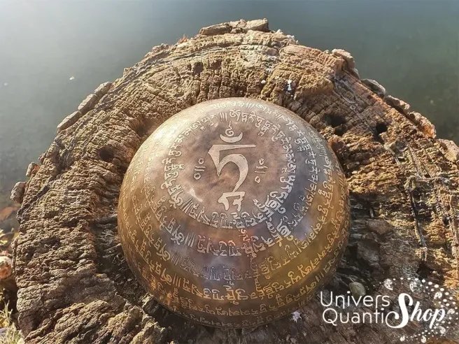 Bol Chantant Tibétain “Tara Blanche Gravé Main” aux 9 métaux - 29 cm / 2245 grs face arrière