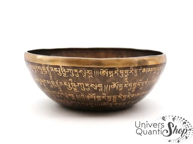 Bol tibétain chantant tara blanche gravé main sol 432hz 2245gr vue de coté sur fond blanc