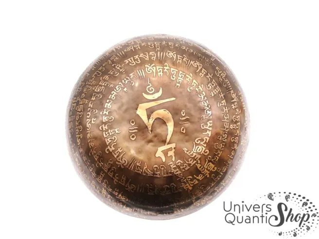 Bol tibétain chantant tara blanche gravé main sol 432hz 2245gr vue de dos sur fond blanc