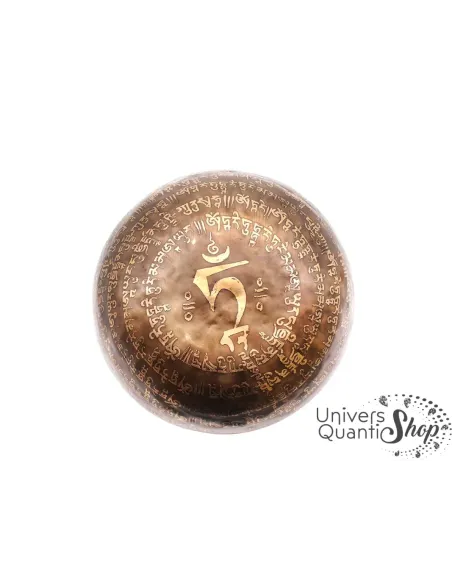 Bol tibétain chantant tara blanche gravé main sol 432hz 2245gr vue de dos sur fond blanc