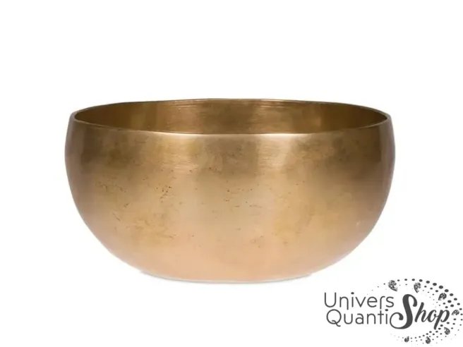 Bol tara blanche gravé main petit modèle sur fond blanc