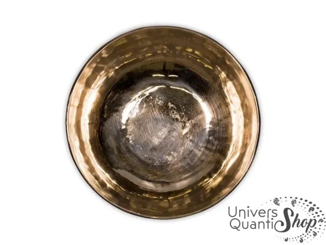 Bol Chantant Tibétain “Terre du Soleil” aux 9 métaux martelé main vue du dessus sur fond blanc