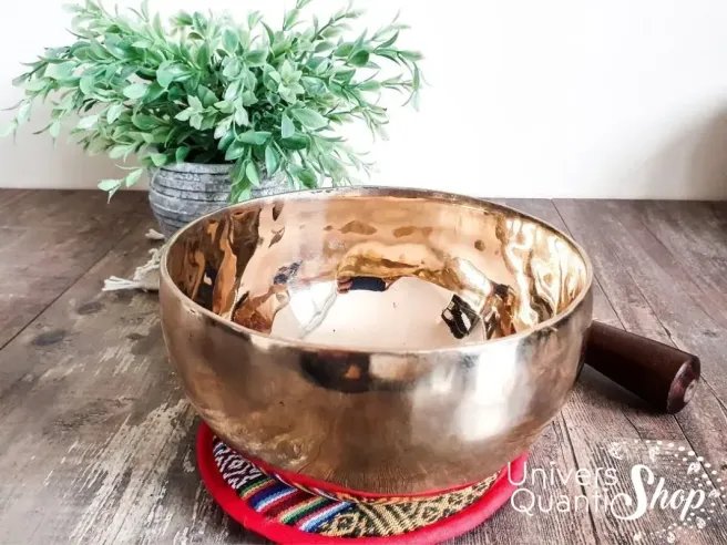 Bol chantant tibétain traditionnel aux 9 métaux - Mantra or, bol tibétain doré - Univers Quantic Shop