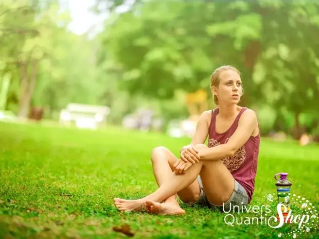 bouteille i9 mode d'emploi, posé dans l'herbe à côté d'une femme