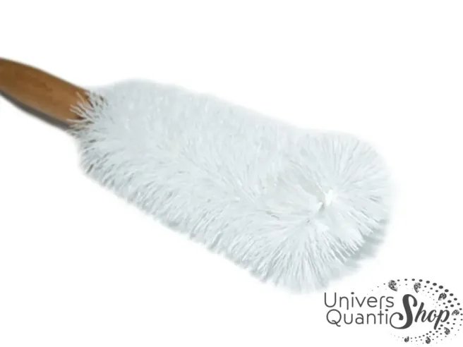 brosse goupillon bouteille i9 zoomé sur fond blanc