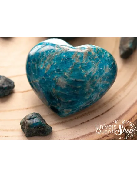 achat coeur apatite bleue numéro 8 sur un morceau de bois