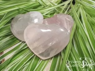 Bienfaits et vertus du coeur de quartz rose en lithothérapie - vraie pierre quartz rose