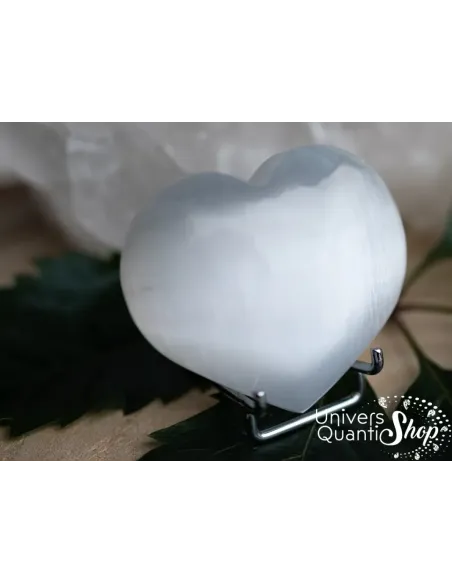 coeur en selenite - pierre naturelle de sérénité sur un socle en métal coeur en selenite - pierre naturelle de sérénité sur un socle en métal