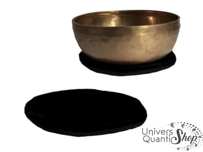 coussin plat pour bol tibétain coton rond noir sur fond blanc avec bol posé dessus