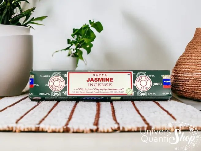 encens jasmin vertus spirituelles - boite d'encens jasmine sur un petit tapis