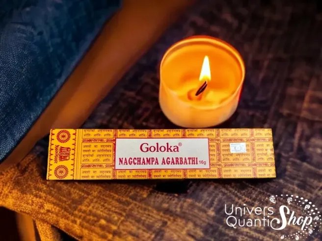 encens indien goloka nagchampa, encens naturel purification fond avec bougie