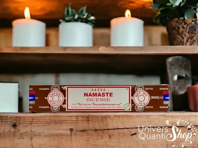 batonnet encens namaste - boite encens namaste sur étagère avec bougies