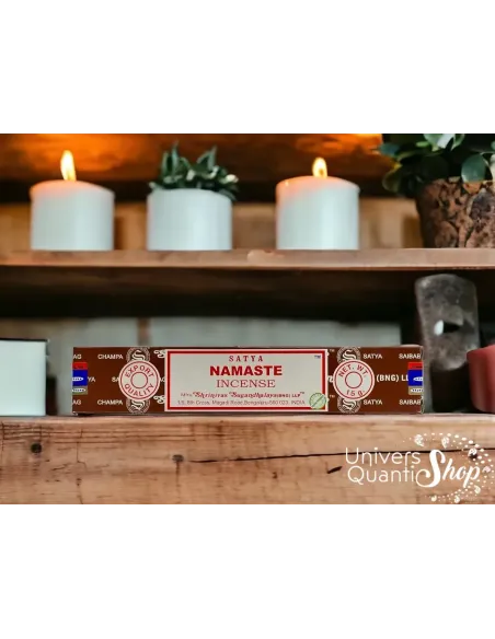batonnet encens namaste - boite encens namaste sur étagère avec bougies