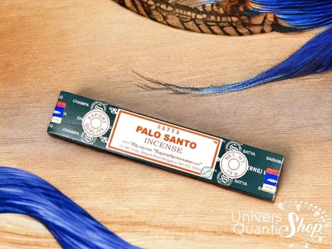 encens palo santo purification, boite de bâtonnets encens palo santo sur un fond Hokusai