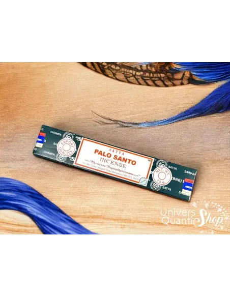 encens palo santo purification, boite de bâtonnets encens palo santo sur un fond Hokusai