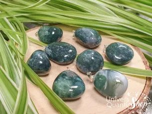 pendentif agate mousse, pierre naturelle d'ancrage sur une petite souche d'arbre - univers quantic shop