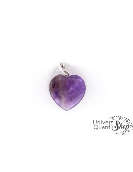 pendentif améthyste signification, forme de coeur qualité AB sur fond blanc pendentif améthyste signification, forme de coeur qualité AB sur fond blanc