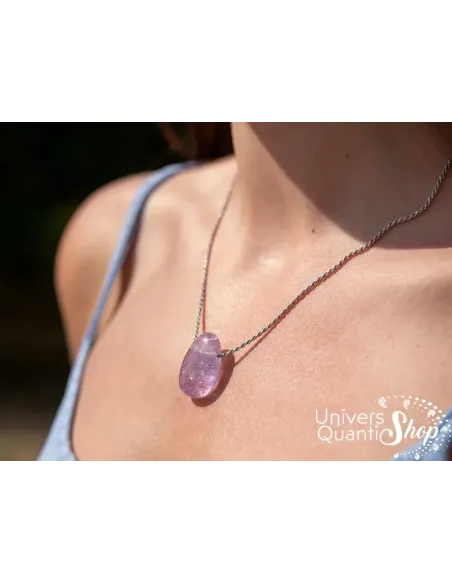 pendentif amethyste femme, pierre violette percée porté autour du cou