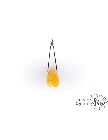 calcite orange vertus - pendentif pierre percée univers quantic shop sur fond blanc calcite orange vertus - pendentif pierre percée univers quantic shop sur fond blanc