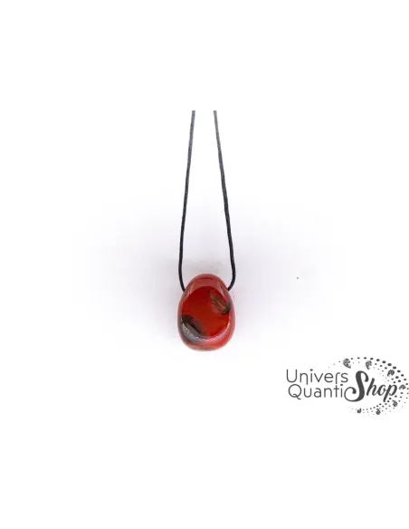 cornaline vertus - pendentif pierre percée qualité A sur fond blanc