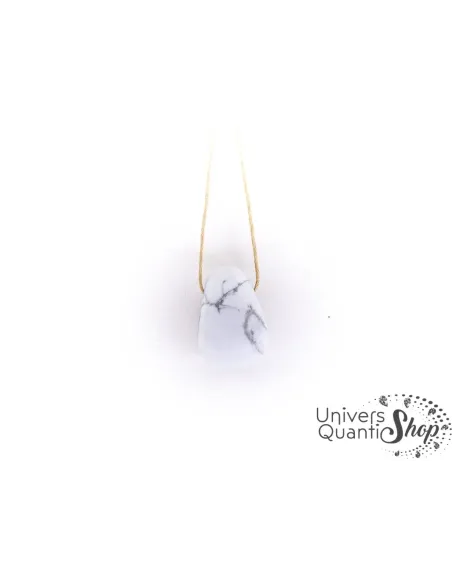 howlite blanche vertus, howlite pendentif percée sur fond blanc