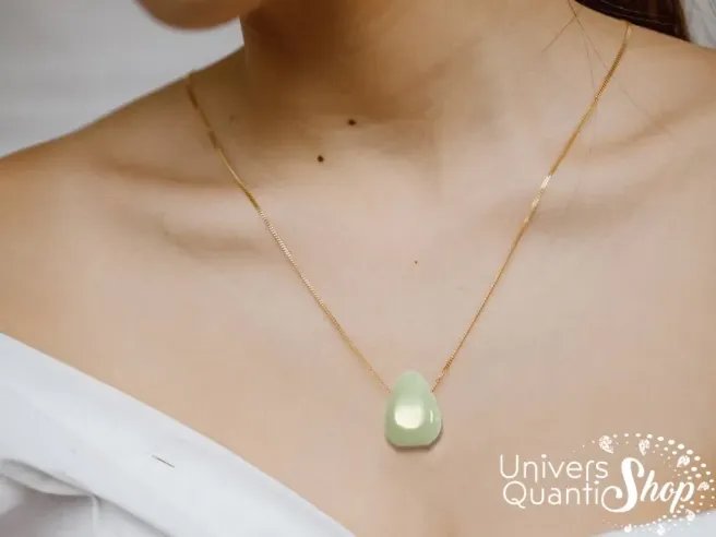 Pendentif jade vert percé, lithothérapie - univers quantic shop