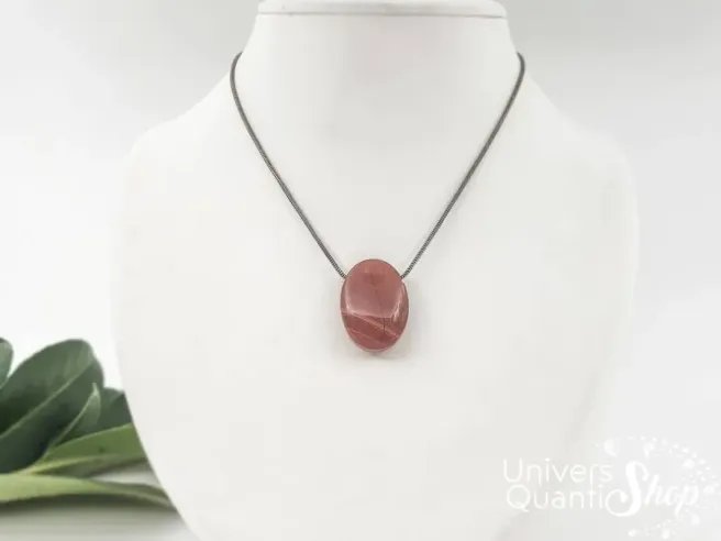 Pendentif jaspe rouge sur un support pour pendentif, boutique de lithothérapie - univers quantic shop