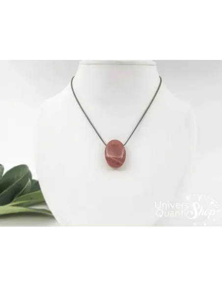 Pendentif jaspe rouge sur un support pour pendentif, boutique de lithothérapie - univers quantic shop