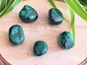 pendentif malachite pierre roulée - univers quantic shop - boutique lithothérapie