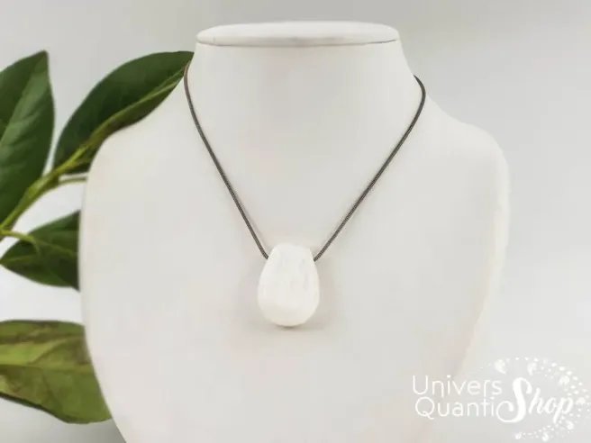 Pendentif pierre percée sélénite, bienfaits et vertus en lithothérapie