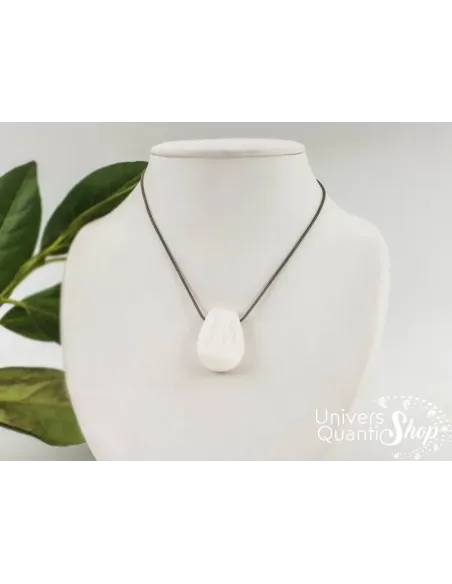 Pendentif pierre percée sélénite, bienfaits et vertus en lithothérapie