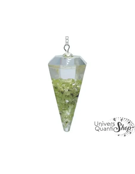 pendule divinatoire orgonite péridot en pointe sur fond blanc