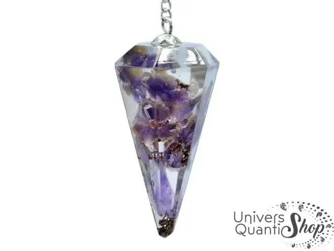 pendule de radiesthésie améthyste orgonite en pointe sur fond blanc