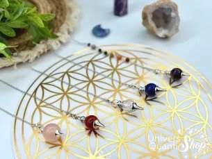 pendule séphoroton utilisation - les pendules en pierres naturelles sur une fleur de vie