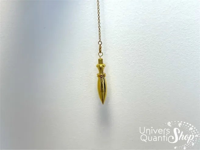 pendule divinatoire égyptien thot plaqué or suspendu avec un fond blanc