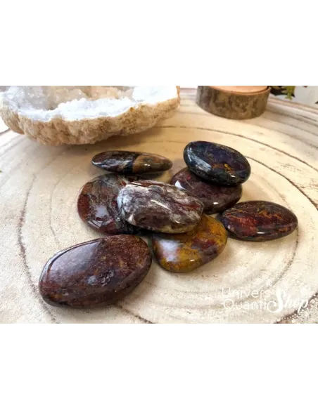 piétersite pierres plates posées sur un support en bois