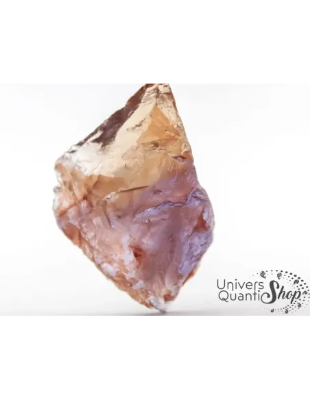 amétrine brute zoom sur ce minéral avec fond blanc amétrine brute zoom sur ce minéral avec fond blanc