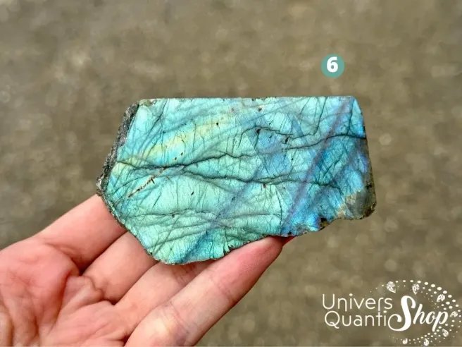 labradorite pierre polie brute avec de jolis reflets bleu, numéro 6