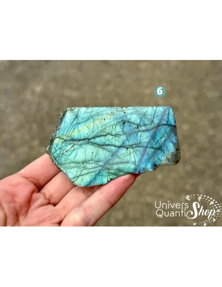labradorite pierre polie brute avec de jolis reflets bleu, numéro 6