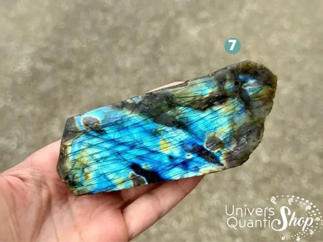 labradorite brute avec une face polie reflet arc en ciel, numéro 7