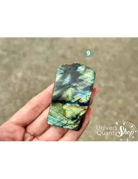labradorite brute pierre avec une face polie reflets arc en ciel, numéro 9