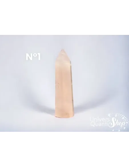 pointe quartz rose sur fond blanc, quartz rose amour, numéro 1
