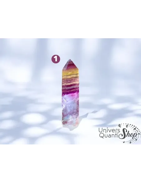 pointe fluorite multicolore numéro de qualité AA sur fond blanc