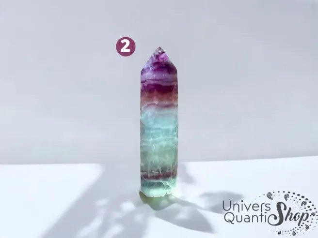 pointe fluorite multicolore numéro 2 sur fond blanc