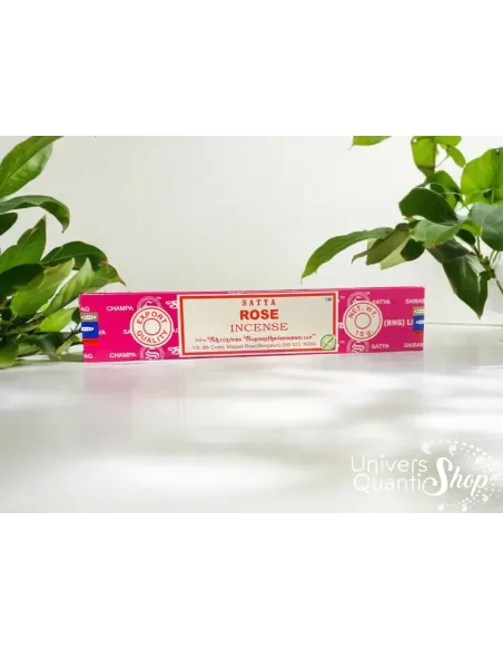 encens satya rose vertus, boite d'encens avec des plantes vertes en fond encens satya rose vertus, boite d'encens avec des plantes vertes en fond
